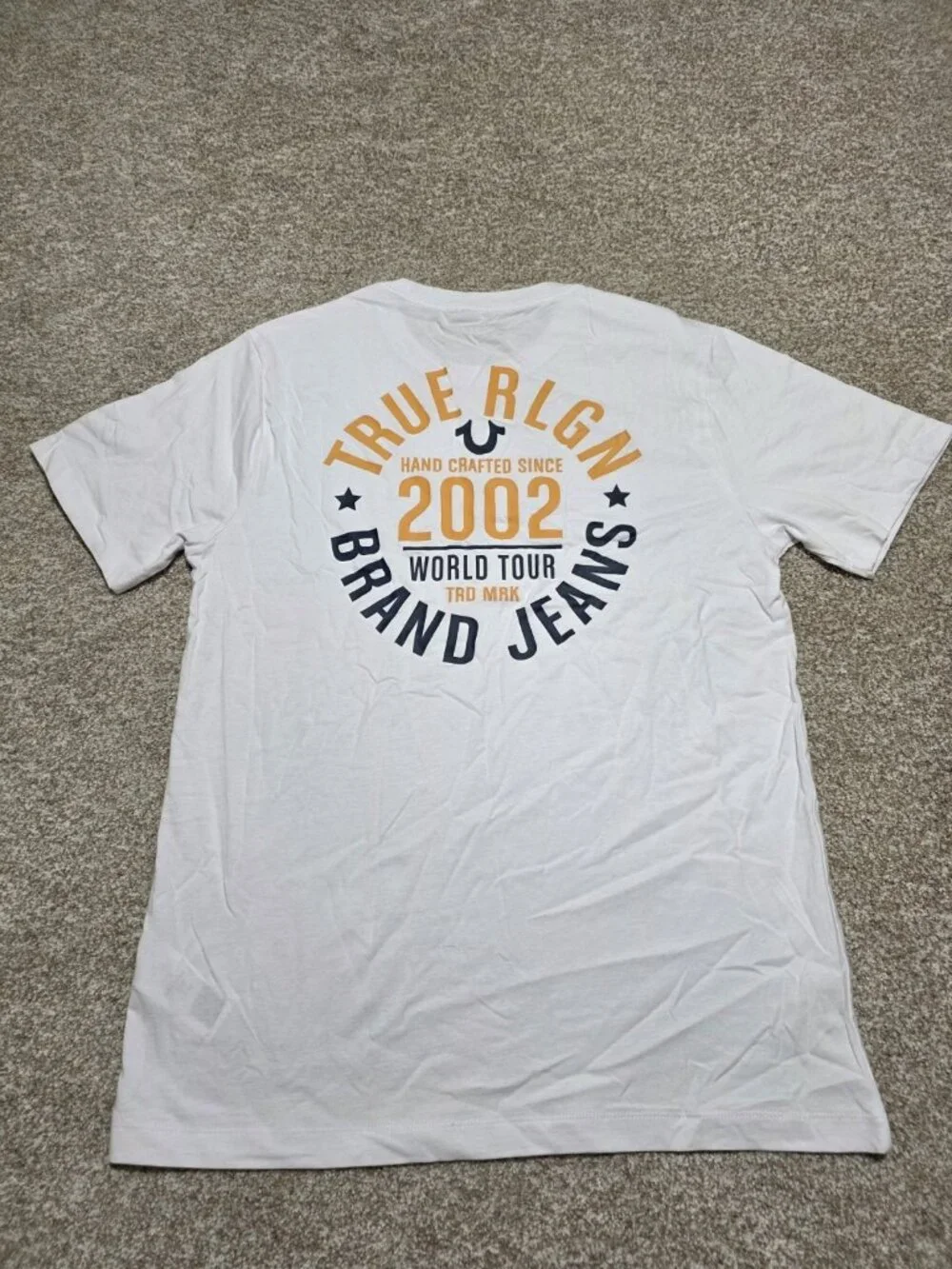 True Religion Men’s 2002 World Tour White & Gold Short Sleeve T Shirt Size Large